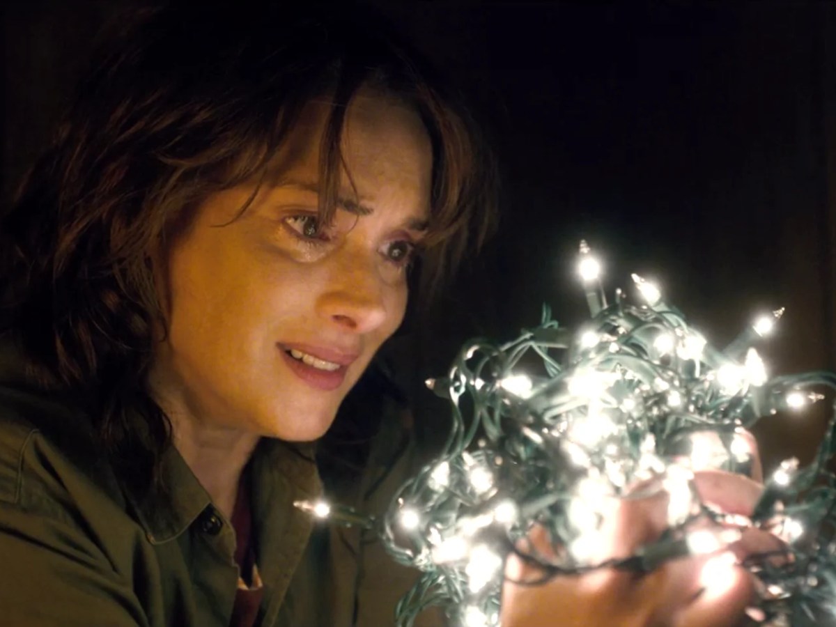 Magic Moments: Joyce Beheads&nbsp;Vecna